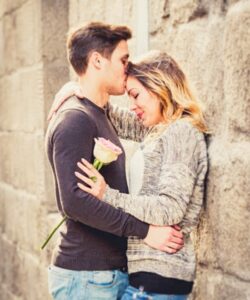 ਰੀਲ ਬਣਾਉਣ ਦੇ ਚੱਕਰ ਵਿੱਚ ਕੀਮਤੀ ਜਿੰਦਗੀਆਂ ਗਵਾ ਰਹੇ ਹਨ ਮੁੰਡੇ ਅਤੇ ਕੁੜੀਆਂ