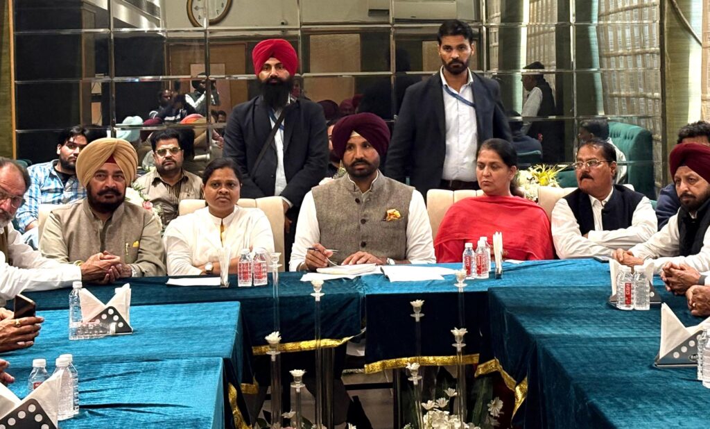 ਜ਼ਿਲ੍ਹਾ ਕਾਂਗਰਸ ਪਟਿਆਲਾ ਦੀ ਮੀਟਿੰਗ ਵਿੱਚ ਪਹੁੰਚੇ ਕਾਂਗਰਸ ਪ੍ਰਧਾਨ ਰਾਜਾ ਵੜਿੰਗ