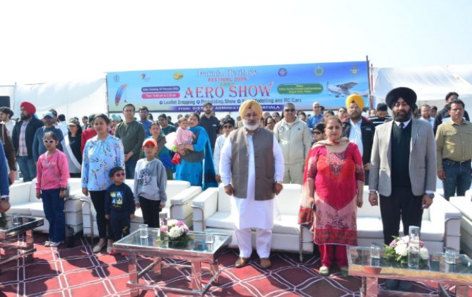 ਪਟਿਆਲਾ ਹੈਰੀਟੇਜ ਫੈਸਟੀਵਲ – 2026 ਐਰੋ ਸ਼ੋਅ ‘ਚ ਹਵਾਈ ਜਹਾਜ ਮਾਡਲਾਂ ਦੇ ਕਰਤੱਬਾਂ ਨੇ ਕੀਲੇ ਦਰਸ਼ਕ