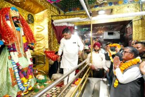 ਰਾਜਪਾਲ ਗੁਲਾਬ ਚੰਦ ਕਟਾਰੀਆ ਪਟਿਆਲਾ ਦੇ ਮਾਤਾ ਸ੍ਰੀ ਕਾਲੀ ਦੇਵੀ ਮੰਦਰ ਵਿਖੇ ਨਤਮਸਤਕ ਹੋਏ