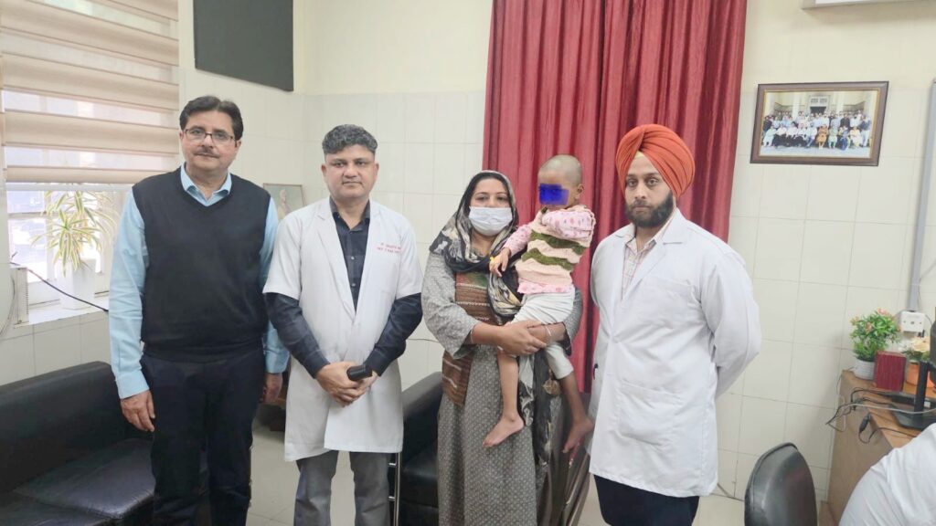 ਰਾਜਿੰਦਰਾ ਹਸਪਤਾਲ, ਪਟਿਆਲਾ ਵਿਖੇ ਈ.ਐਨ.ਟੀ ਡਾਕਟਰਾਂ ਨੇ ਪਹਿਲੀ ਕੋਕਲੀਅਰ ਇਮਪਲਾਂਟ ਸਰਜਰੀ ਕੀਤੀ