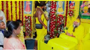 ਰਾਸ਼ਟਰਪਤੀ ਦਰੋਪਦੀ ਮੂਰਮੂ ਨੇ ਅੱਜ ਸਵੇਰੇ ਵਰਿੰਦਾਵਨ ਵਿਖੇ ਸੰਤ ਪ੍ਰੇਮਾ ਨੰਦ ਮਹਾਰਾਜ ਜੀ ਨਾਲ ਕੀਤੀ ਸਹਿਜ ਮੁਲਾਕਾਤ