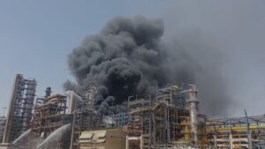 Breaking News 🔥 ਰਿਫਾਈਨਰੀ ਵਿੱਚ ਭਿਆਨਕ ਅੱਗ: PM ਮੋਦੀ ਦਾ ਪਚਪਦਰਾ ਦੌਰਾ ਰੱਦ, ਜਾਂਚ ਦੇ ਹੁਕਮ