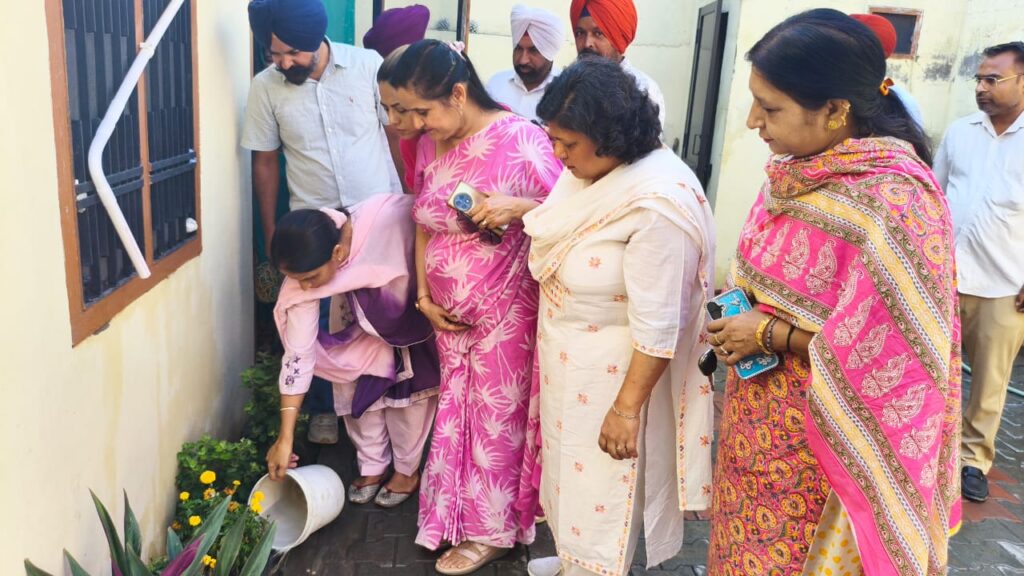 ਮੰਡੌਰ ਵਿਖੇ ਚਲਾਈ ਗਈ ਡੇਂਗੂ ਵਿਰੋਧੀ ਜਨ ਜਾਗਰੂਕਤਾ ਮੁਹਿੰਮ
