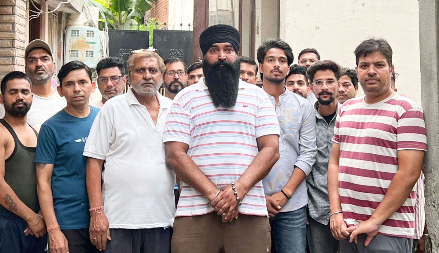 ਇਲਾਕਾ ਨਿਵਾਸੀਆਂ ਨੇ ਪਾਣੀ ਨਾ ਆਉਣ ਕਰਕੇ ਨਗਰ ਨਿਗਮ ਖਿਲਾਫ ਕੀਤਾ ਪ੍ਰਦਰਸ਼ਨ- ਹਰਪ੍ਰੀਤ ਸਿੰਘ ਪੀਤਾ / ਪਾਣੀ ਦੀ ਬੂੰਦ-ਬੂੰਦ ਨੂੰ ਤਰਸੇ ਜੈਲਦਾਰ ਗਲੀ ਦੇ ਨਿਵਾਸੀ