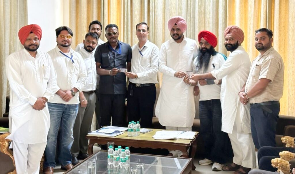 ਯੁੱਧ ਨਸ਼ਿਆਂ ਵਿਰੁੱਧ ਮੁਹਿੰਮ ਤਹਿਤ ਪਟਿਆਲਾ ਦਿਹਾਤੀ ਦੀ ਟੀਮ ਨੂੰ ਵੰਡੇ ਗਏ ਸ਼ਨਾਖਤੀ ਕਾਰਡ- ਗੁਰਪ੍ਰੀਤ ਬਾਵਾ /युद्ध नशों के विरुद्ध अभियान के तहत पटियाला देहाती टीम को वितरित किए गए पहचान पत्र