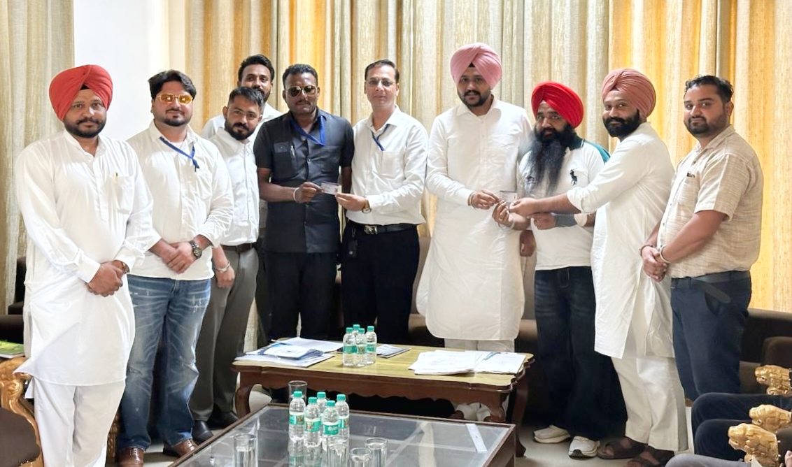 ਯੁੱਧ ਨਸ਼ਿਆਂ ਵਿਰੁੱਧ ਮੁਹਿੰਮ ਤਹਿਤ ਪਟਿਆਲਾ ਦਿਹਾਤੀ ਦੀ ਟੀਮ ਨੂੰ ਵੰਡੇ ਗਏ ਸ਼ਨਾਖਤੀ ਕਾਰਡ- ਗੁਰਪ੍ਰੀਤ ਬਾਵਾ /युद्ध नशों के विरुद्ध अभियान के तहत पटियाला देहाती टीम को वितरित किए गए पहचान पत्र