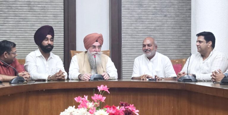 ਪੰਜਾਬ ਰੈਡੀਮੇਡ ਗਾਰਮੈਂਟ ਐਸੋਸੀਏਸ਼ਨ ਦੇ ਵਫ਼ਦ ਨੇ ਪੰਜਾਬ ਵਿਧਾਨ ਸਭਾ ਦੇ ਸਪੀਕਰ ਨਾਲ ਕੀਤੀ ਵਿਸ਼ੇਸ਼ ਮੁਲਾਕਾਤ — ਨਰੇਸ਼ ਸਿੰਗਲਾ