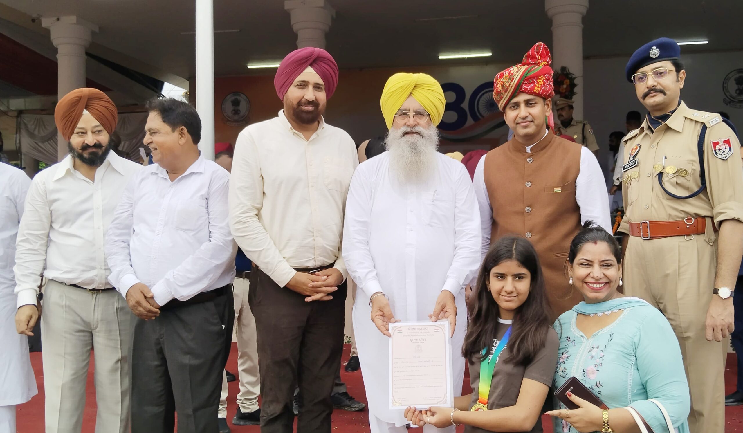 ਕੈਬਨਿਟ ਮਨਿਸਟਰ ਗੁਰਮੀਤ ਸਿੰਘ ਖੁੱਡੀਆਂ ਨੇ ਮਿਲੀ ਦਵਿਆਨੀ ਨੂੰ ਕੀਤਾ ਜ਼ਿਲ੍ਹਾ ਅਵਾਰਡ ਦਾ ਸਨਮਾਨਿਤ