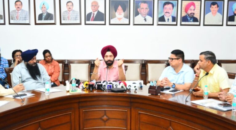 ਮੀਡੀਆ ਲੋਕਤੰਤਰ ਦਾ ਮਜ਼ਬੂਤ ਥੰਮ੍ਹ, ਲੋਕਾਂ ਦੀ ਆਵਾਜ਼ ਨੂੰ ਸਰਕਾਰ ਤੱਕ ਪਹੁੰਚਾਉਣ ਵਿੱਚ ਅਹਿਮ ਭੂਮਿਕਾ – ਸੀ.ਐਮ.ਡੀ. ਗੁਰਕਿਰਤ ਕਿਰਪਾਲ ਸਿੰਘ / मीडिया लोकतंत्र का मजबूत स्तंभ, लोगों की आवाज को सरकार तक पहुंचाने में अहम भूमिका: सी.एम.डी. गुरकीरत कृपाल सिंह